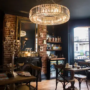 The Twenty One Couette-café